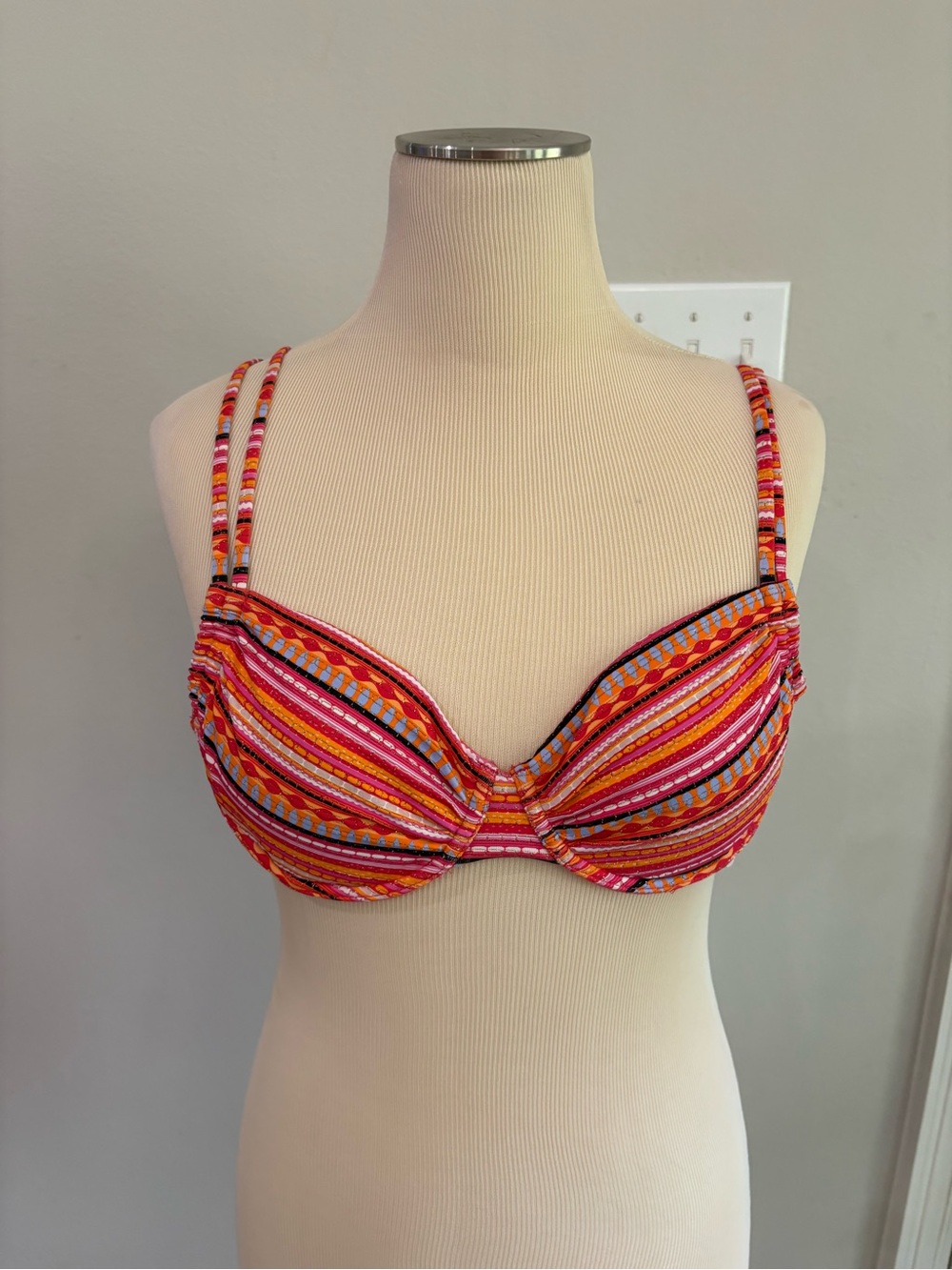 Lascana for Venus pink and orange patterned bikini top I. Size B No padding GUC